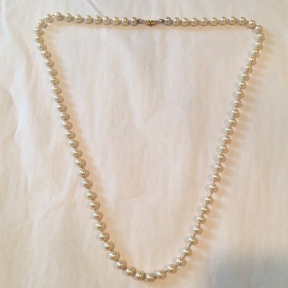 Pearl necklace. So pretty! - Picture 1 of 6